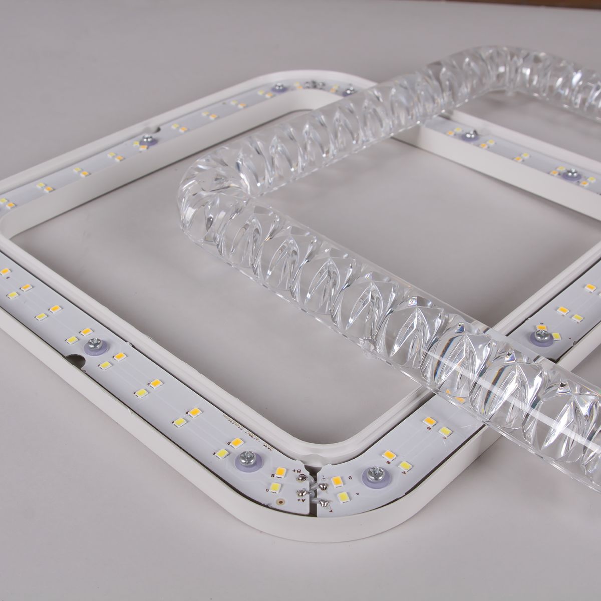 Настенный светильник Reluce 19848-0.2-01B WH