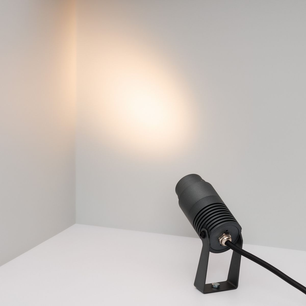 Ландшафтный светодиодный светильник Arlight ALT-RAY-ZOOM-R52-8W Warm2700 (DG, 10-40 deg, 230V) (IP67 Металл) 051802(1)