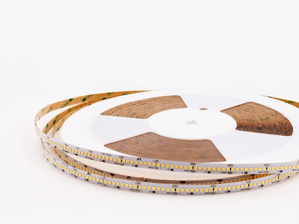 Светодиодная лента LEDS POWER 2835 240/м (22Вт/м) 24В холодная 30м/кат, серия ПРО140 005935