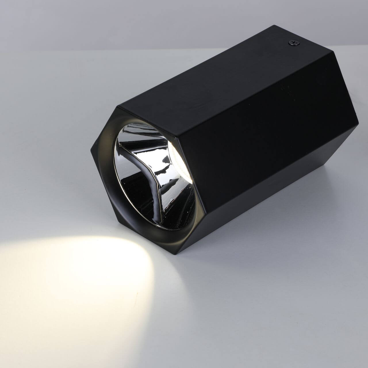 Потолочный светодиодный светильник Favourite Hexahedron 2396-1U в #REGION_NAME_DECLINE_PP#
