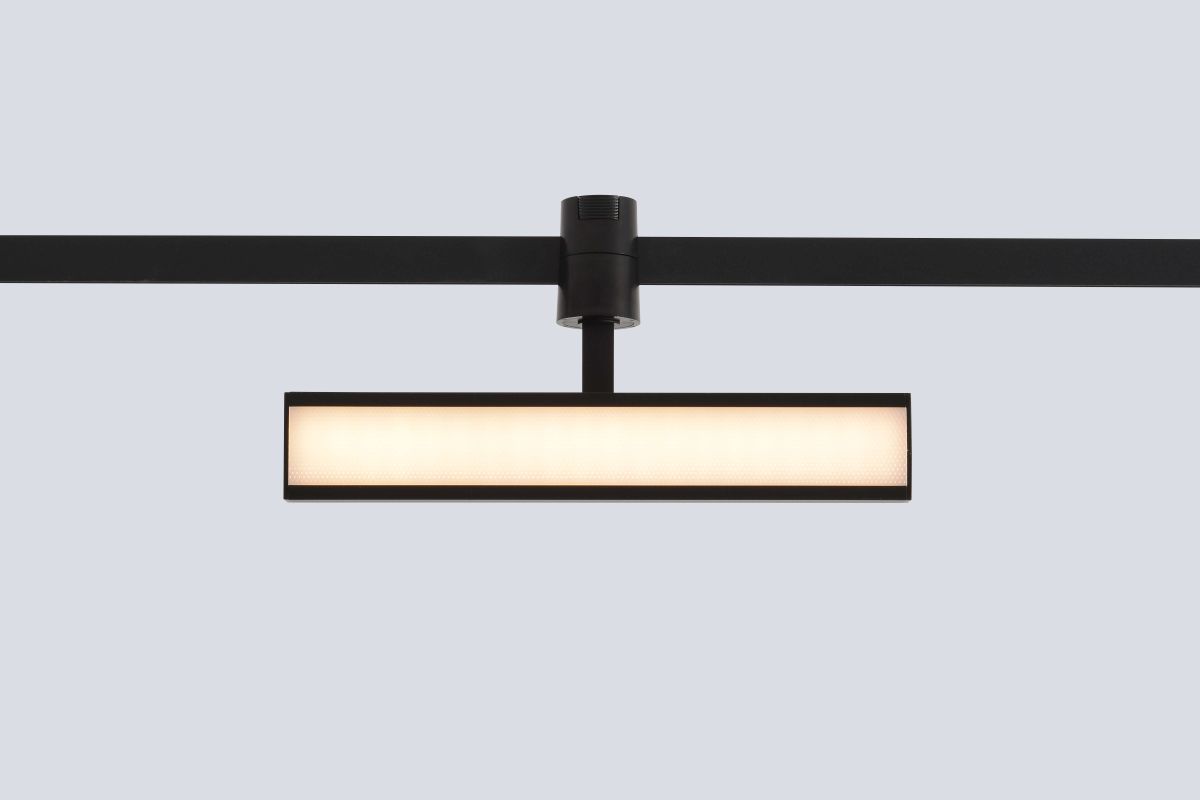 Трековый светильник для гибкой магнитной системы Crystal Lux Trace 48V CLT 0.37 001 10W BL SMART