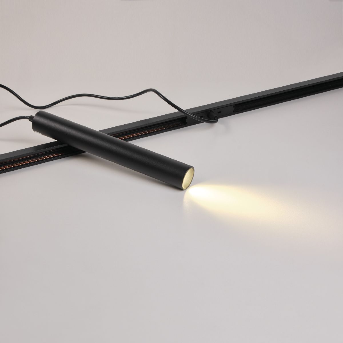 Трековый магнитный светильник Voltalighting Light AIJL-CX-E0111/10W/60/3К/B