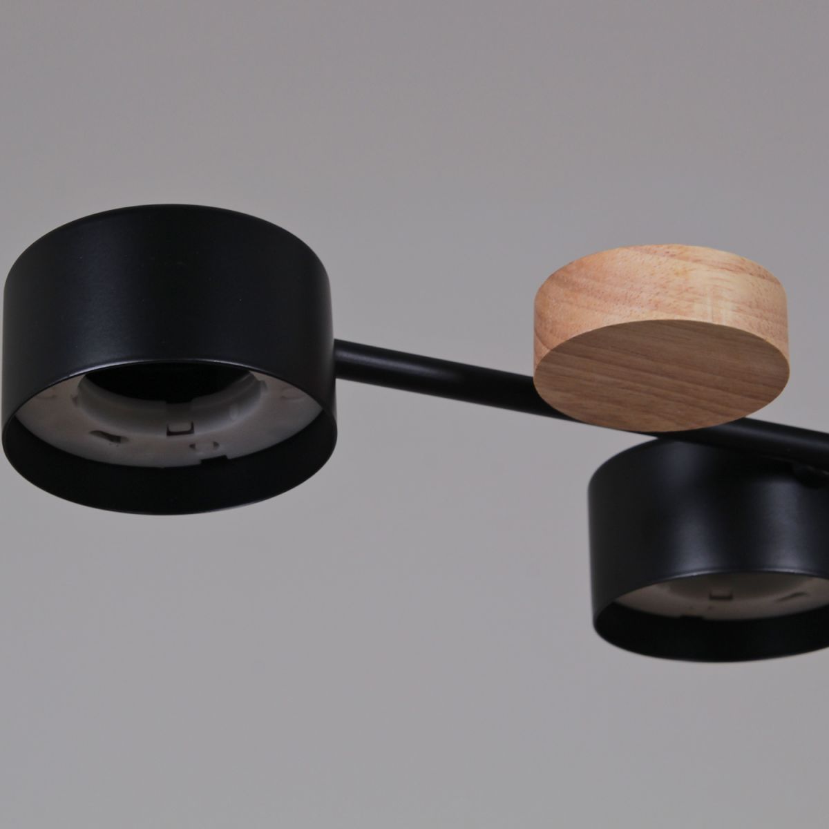 Люстра на штанге Reluce 03758-0.3-06 BK+WOOD GX53