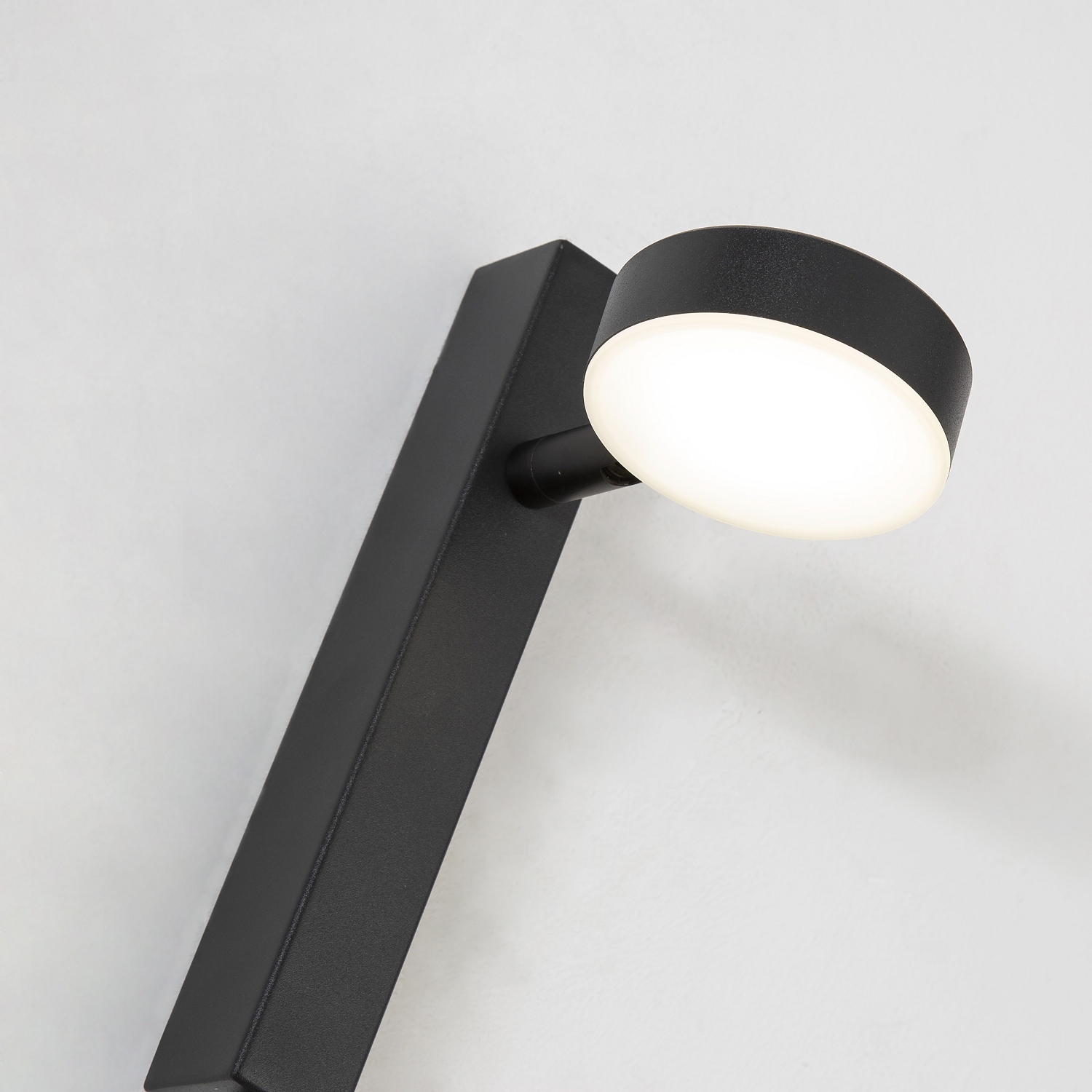 Настенный светильник Favourite Spiner 4062-1W в #REGION_NAME_DECLINE_PP#