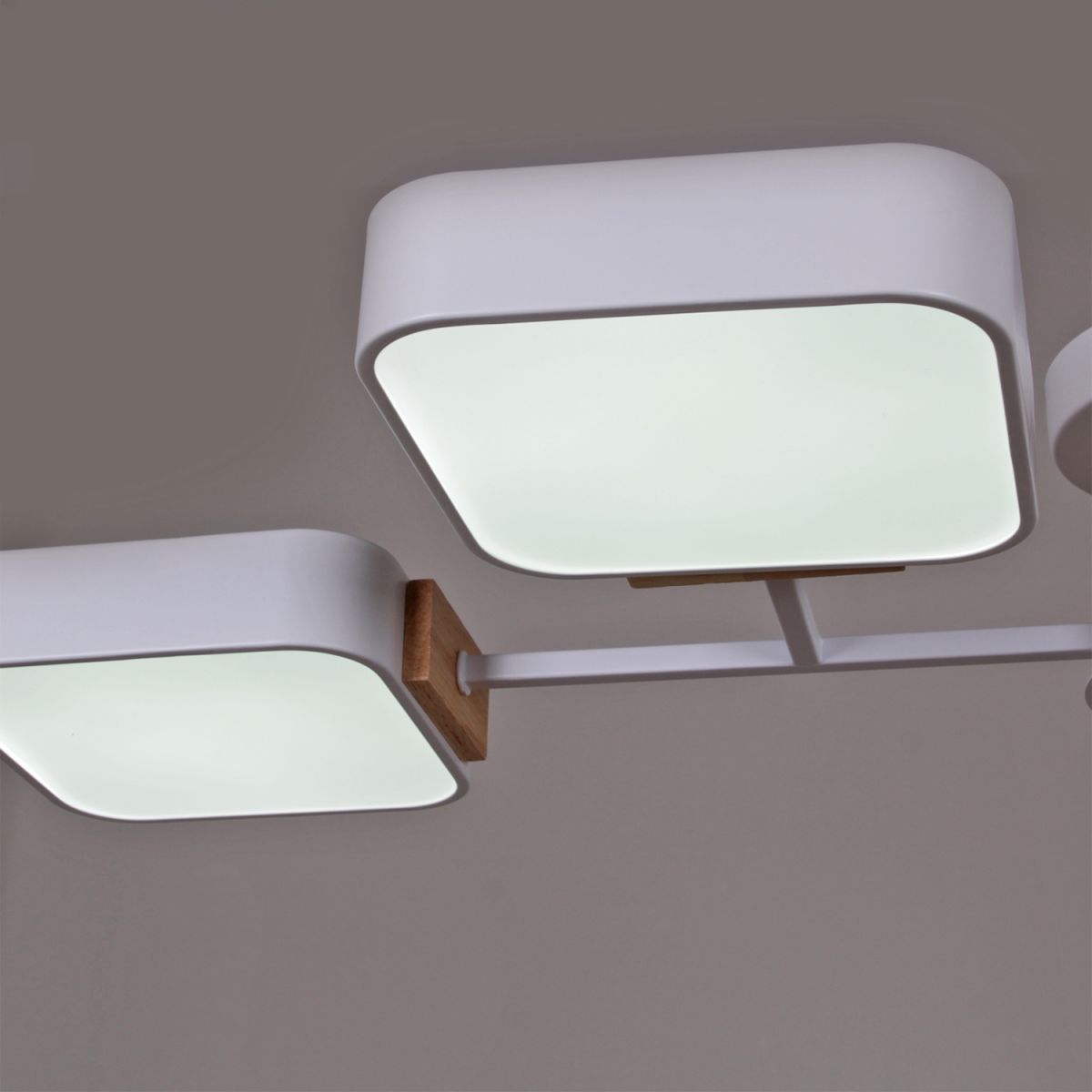 Люстра на штанге Reluce 03363-0.3-06 WH+WOOD
