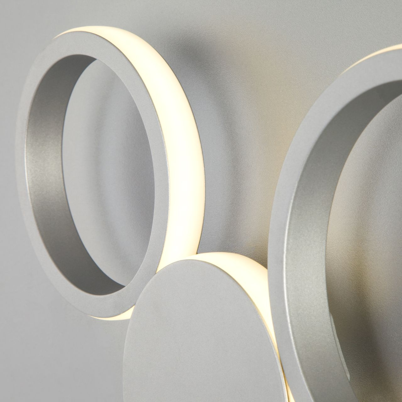 Настенный светодиодный светильник Eurosvet Rings 40141/1 LED серебро в #REGION_NAME_DECLINE_PP#