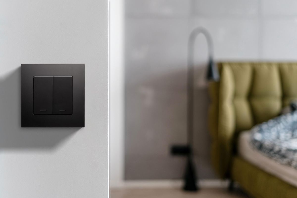 Выключатель кнопочный 2-клавишный 10А/250В с LED подсветкой, черный Kollinger REA-S-014BK для Aspekt, Eleganz, Reflex