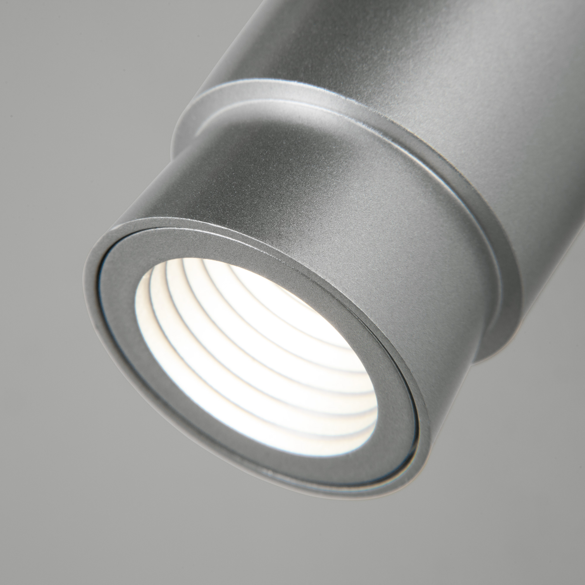 Спот Eurosvet Plat 20125/1 LED серебро