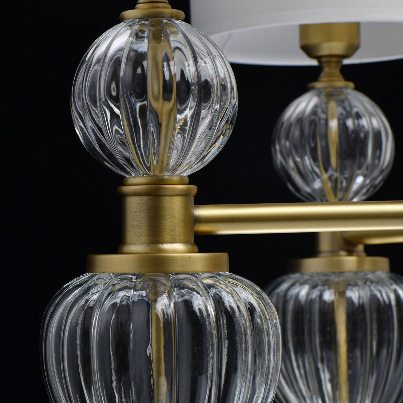 Подвесная люстра Chiaro Оделия 619011305 в #REGION_NAME_DECLINE_PP#