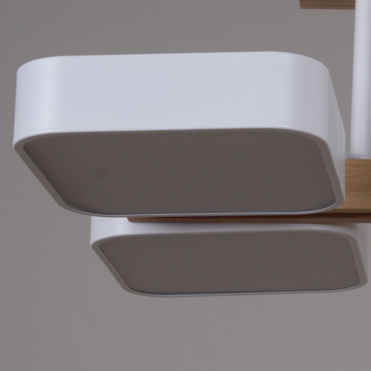 Потолочная люстра Reluce 03359-0.3-06 WH+WOOD