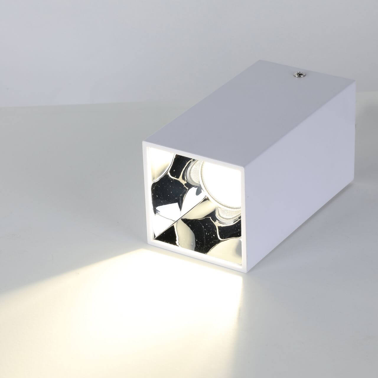 Потолочный светодиодный светильник Favourite Tetrahedron 2401-1U в #REGION_NAME_DECLINE_PP#