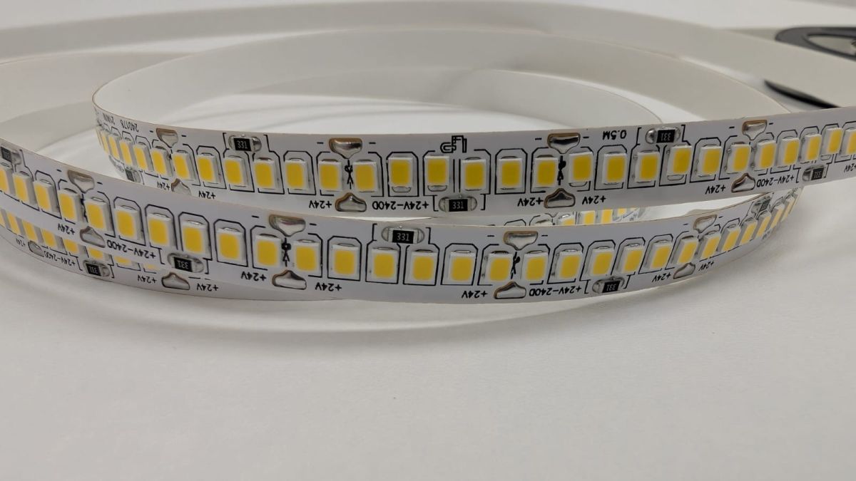 Светодиодная лента LEDS POWER 2835 240/м (21Вт/м) 24В нейтральная 008868