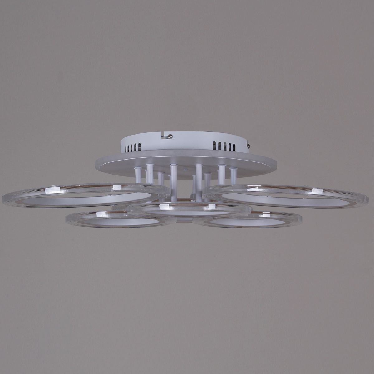 Потолочная люстра Reluce 09812-3.3-3+3A WH (RGB)