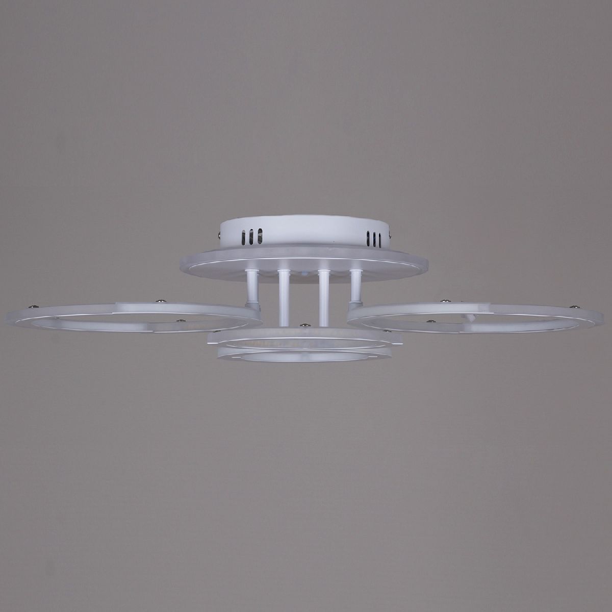 Потолочная люстра Reluce 09820-3.3-2+2A WH (RGB)