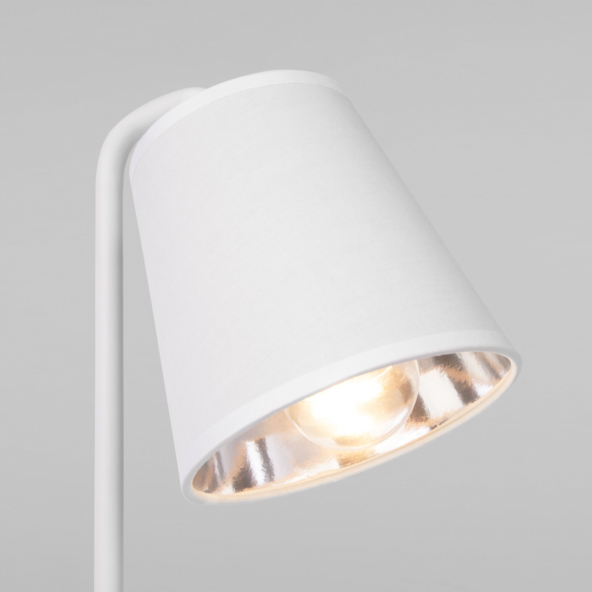 Настольная лампа Eurosvet Montero 01134/1 белый a061343