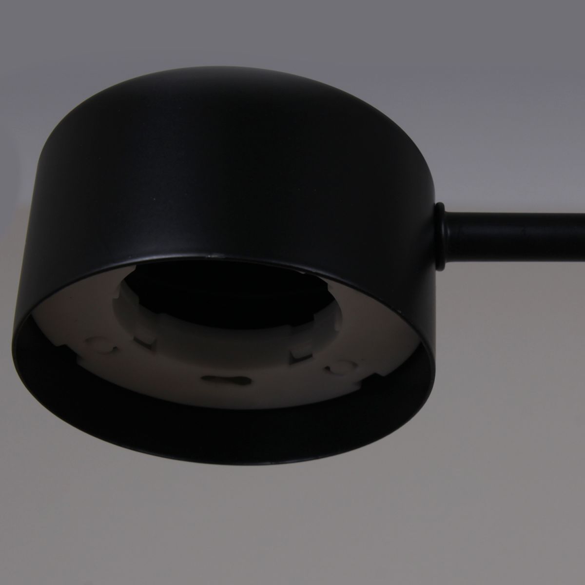 Люстра на штанге Reluce 03738-0.3-09 BK GX53