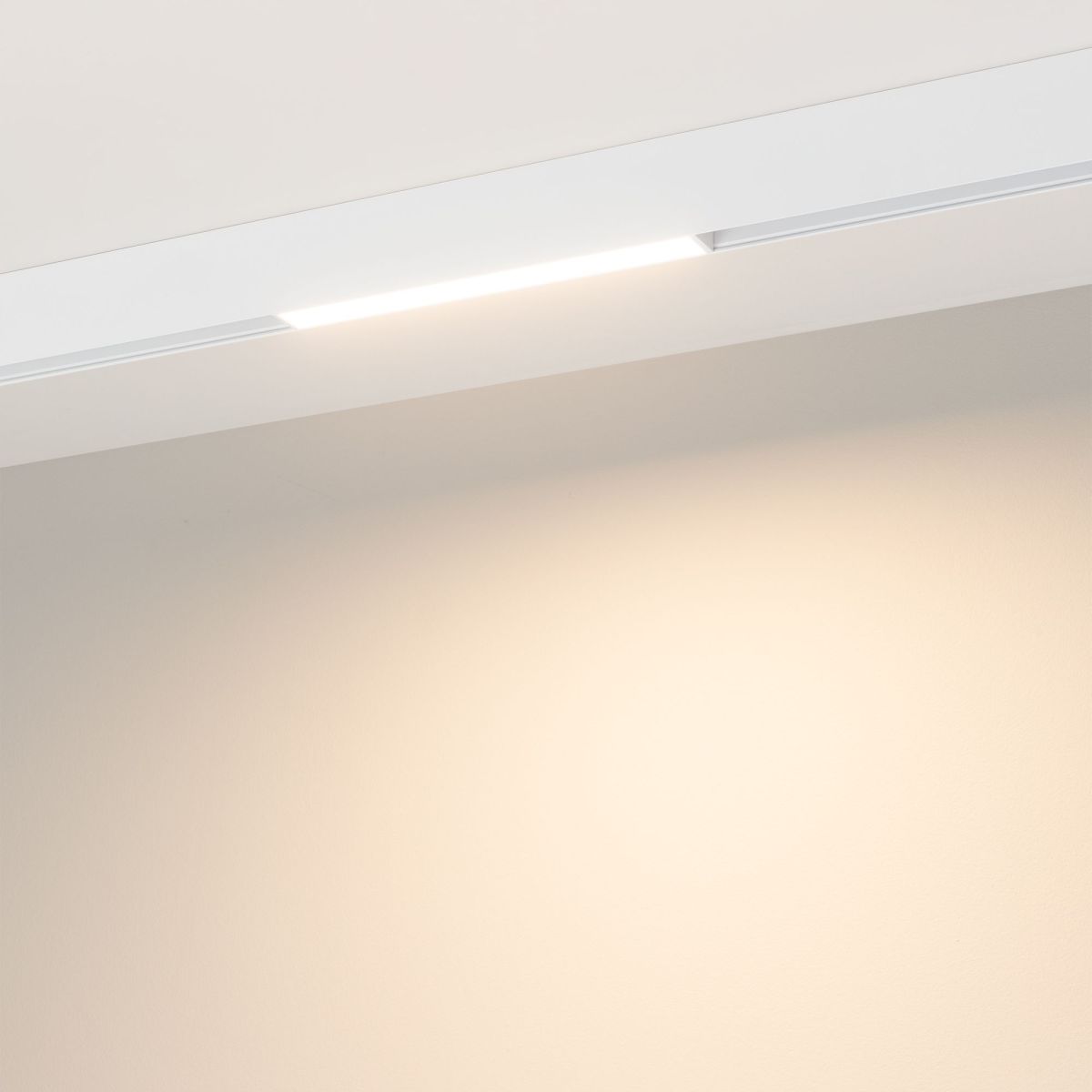 Трековый магнитный светильник Arlight MAG-ORIENT-FLAT-L235-8W Warm3000 (WH, 100 deg, 48V, DALI) 035835(1)