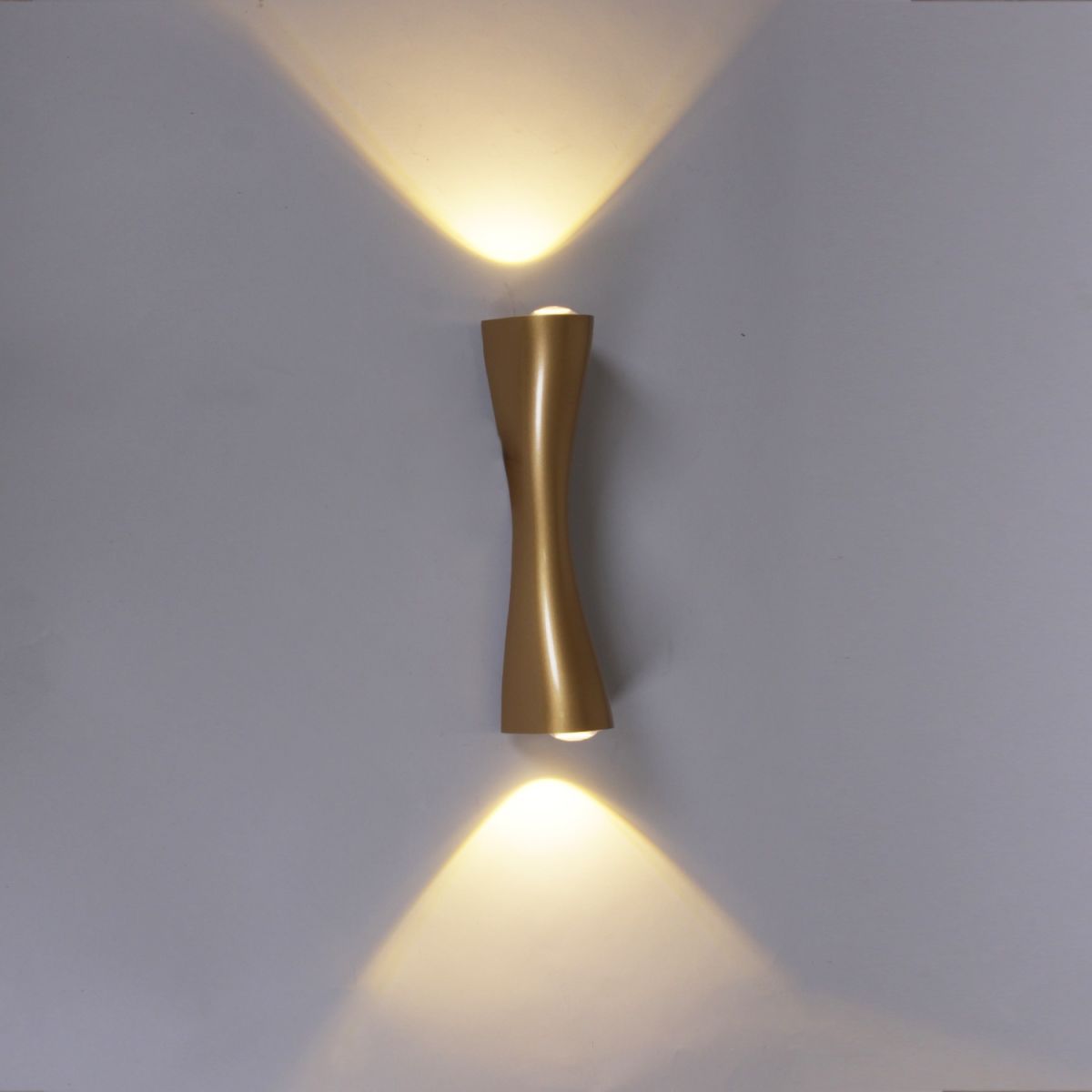 Уличный настенный светильник Reluce 86876-9.2-001JH LED2*3W GD