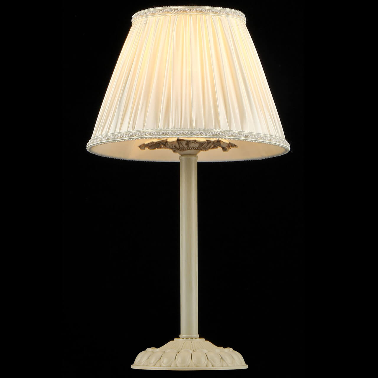 Настольная лампа Maytoni Olivia ARM326-00-W