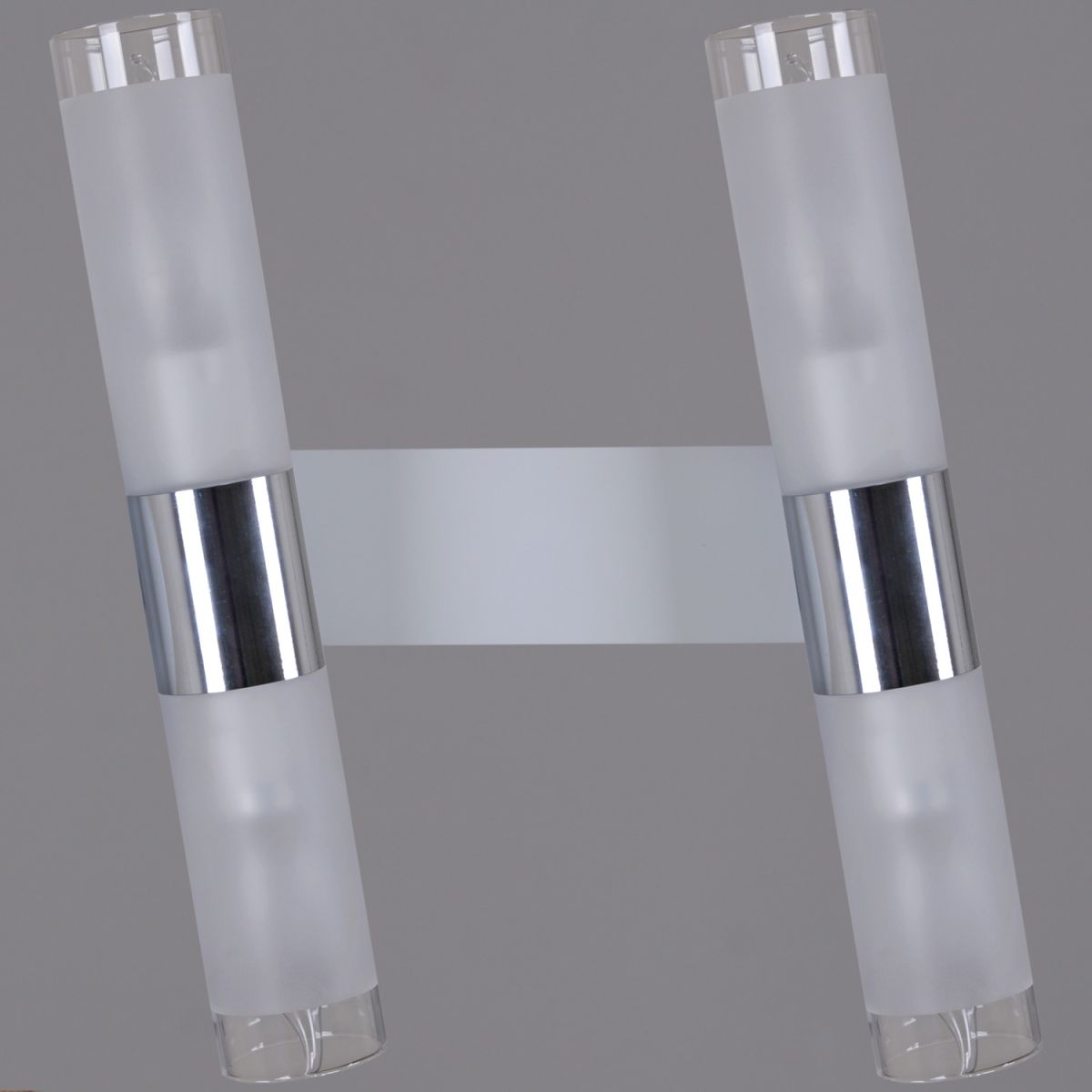 Белое бра металлическое Reluce 48747-0.2-04