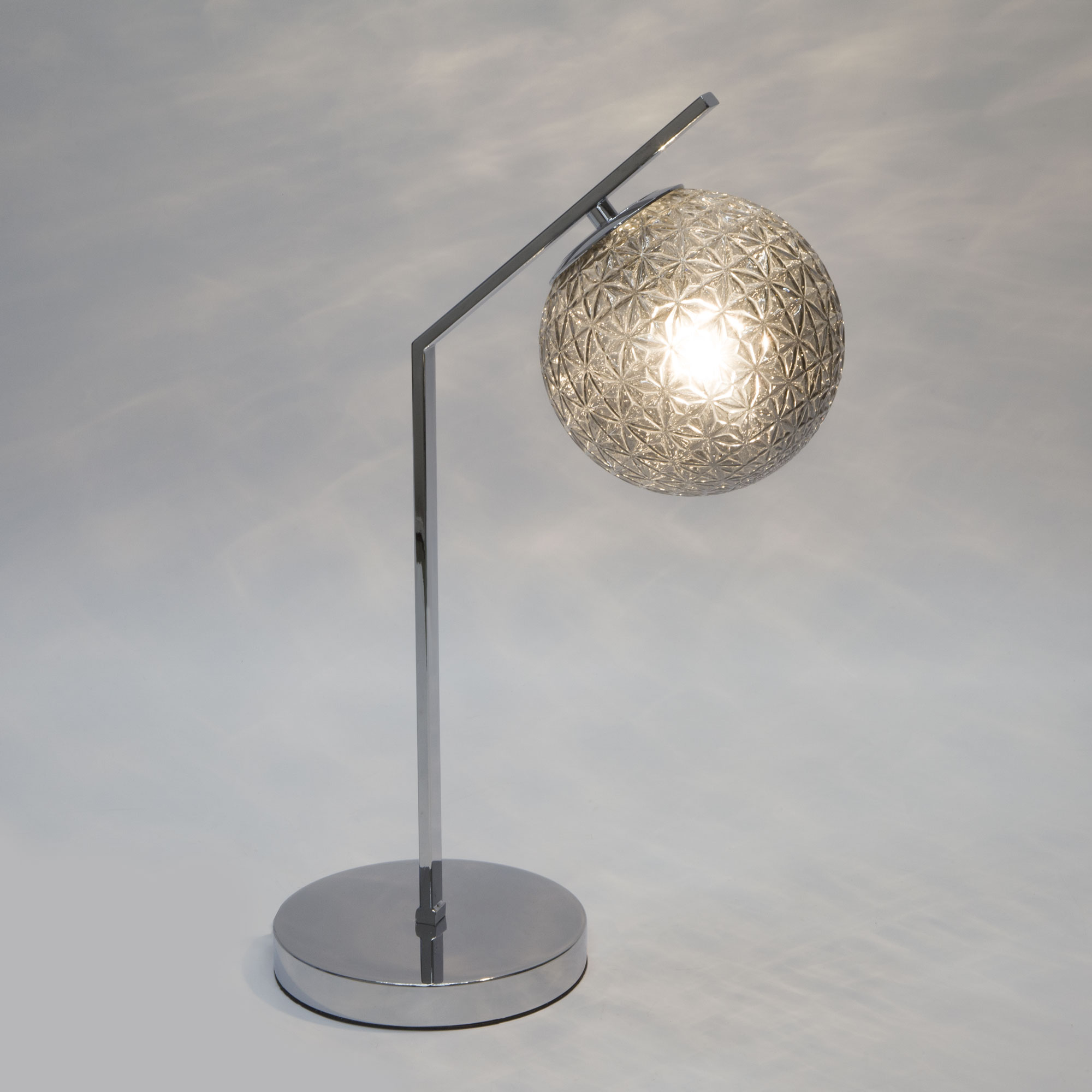 Настольная лампа Eurosvet Shape 01213/1 хром в #REGION_NAME_DECLINE_PP#