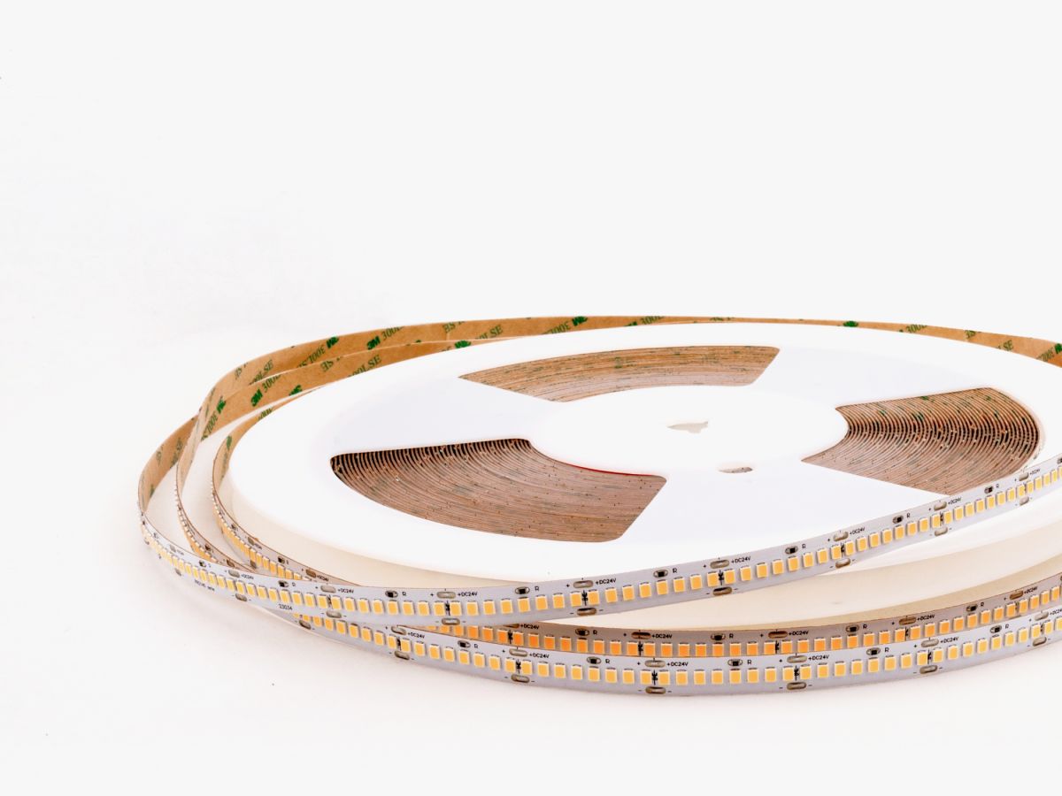 Светодиодная лента LEDS POWER 2835 240/м (22Вт/м) 24В теплая 30м/кат, серия ПРО140 005928