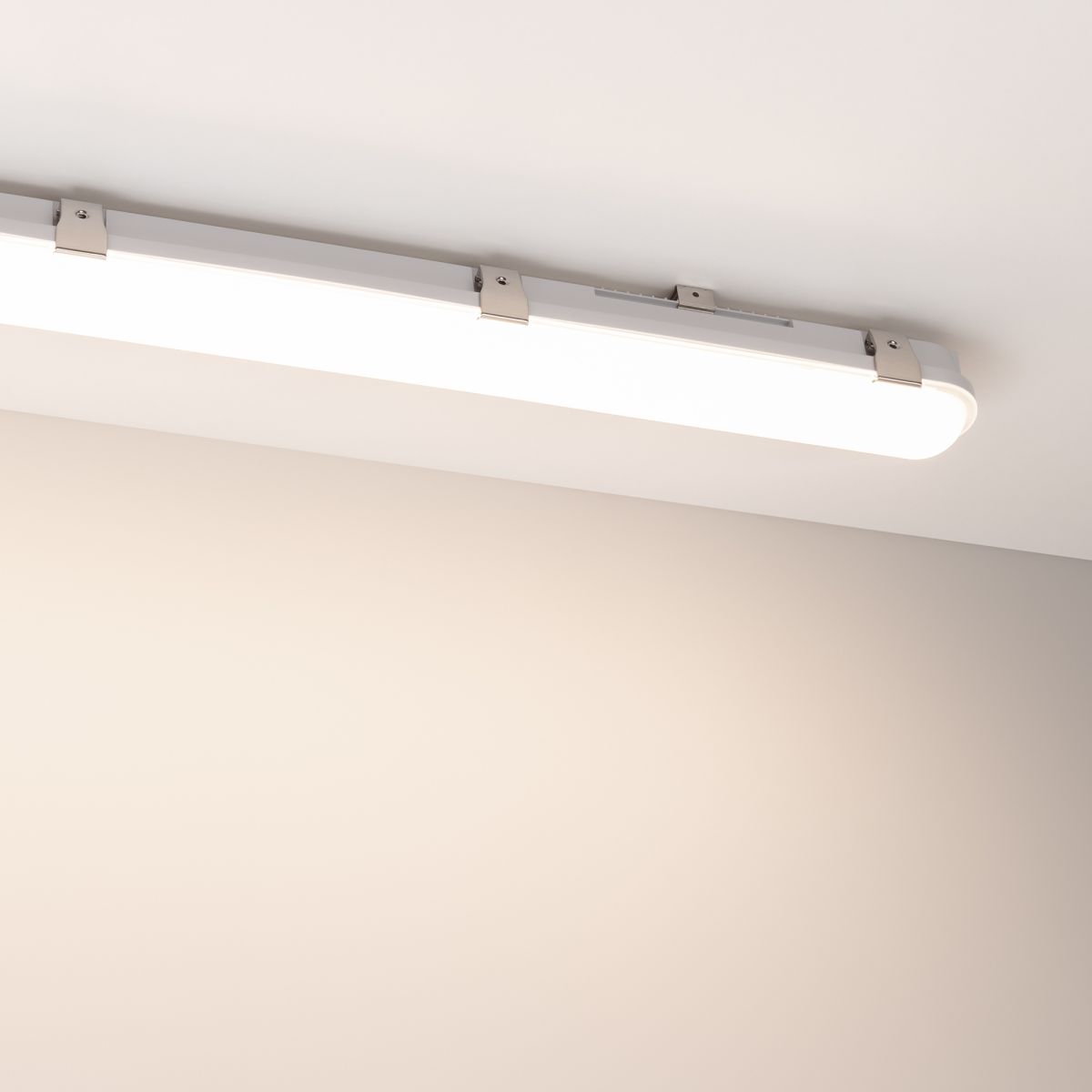 Линейный светильник Arlight ALT-DALLAS-EMERGENCY-L1550-50W Day4000 (WH, 120 deg, 230V) (IP66 Пластик) 060478