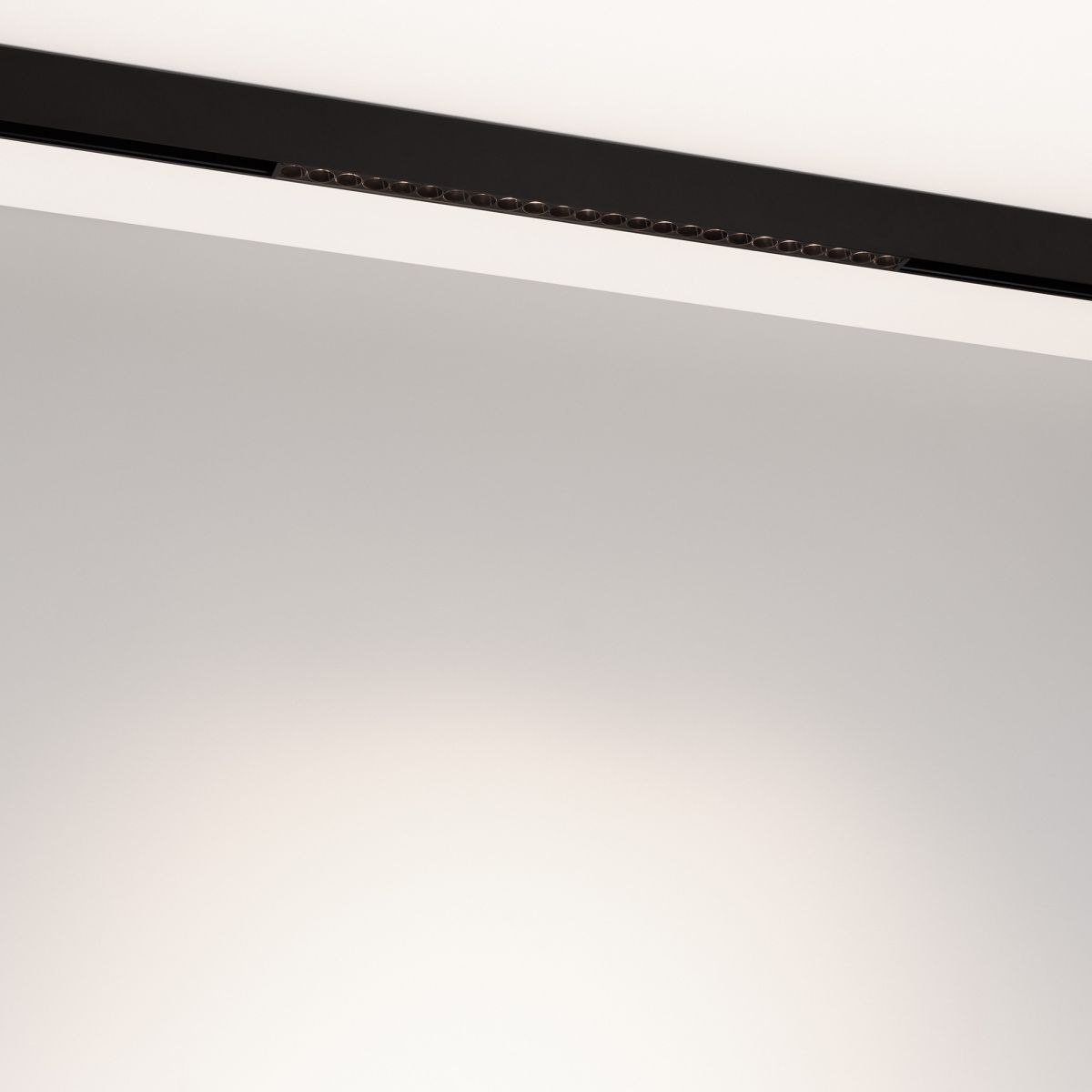 Трековый магнитный светильник Arlight MAG-ORIENT-DOTS-L465-16W Day4000-MIX (BK, 24 deg, 48V, TUYA Zigbee) (IP20 Металл) 053813