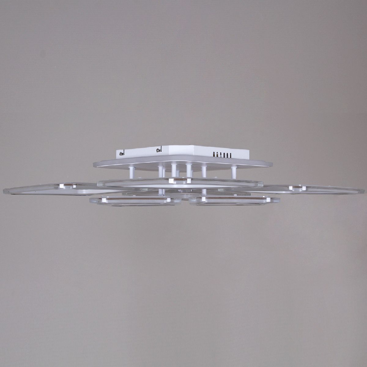 Потолочная люстра Reluce 09826-3.3-4+4A WH (RGB)