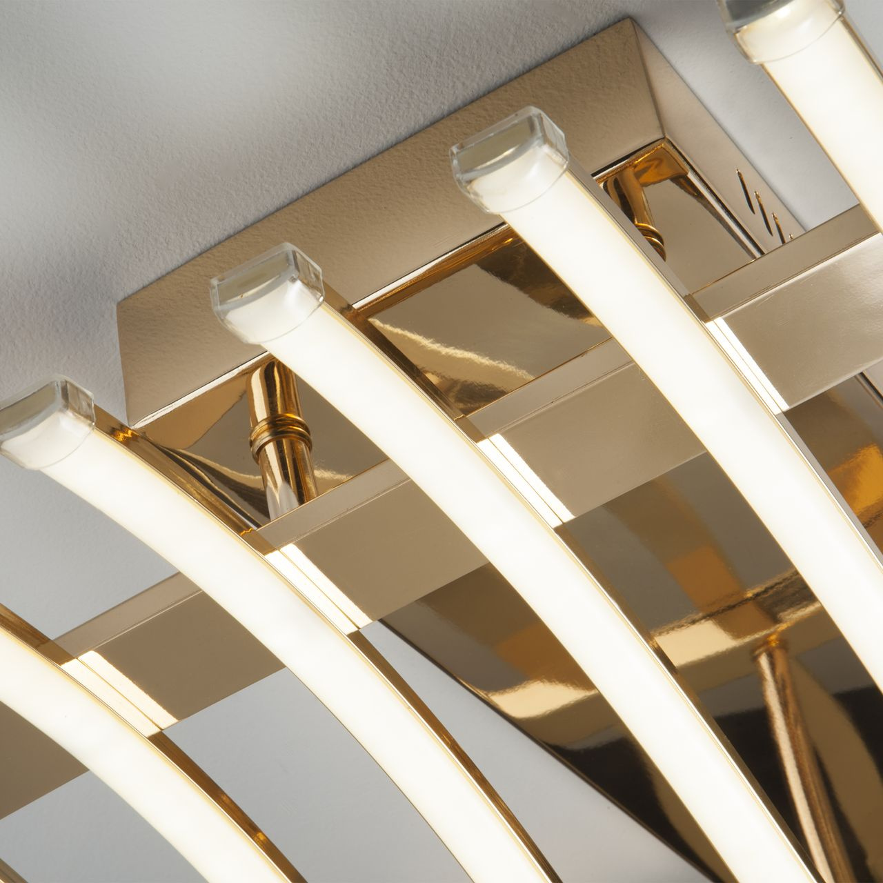 Потолочный светодиодный светильник Eurosvet Avery 90091/7 золото в #REGION_NAME_DECLINE_PP#
