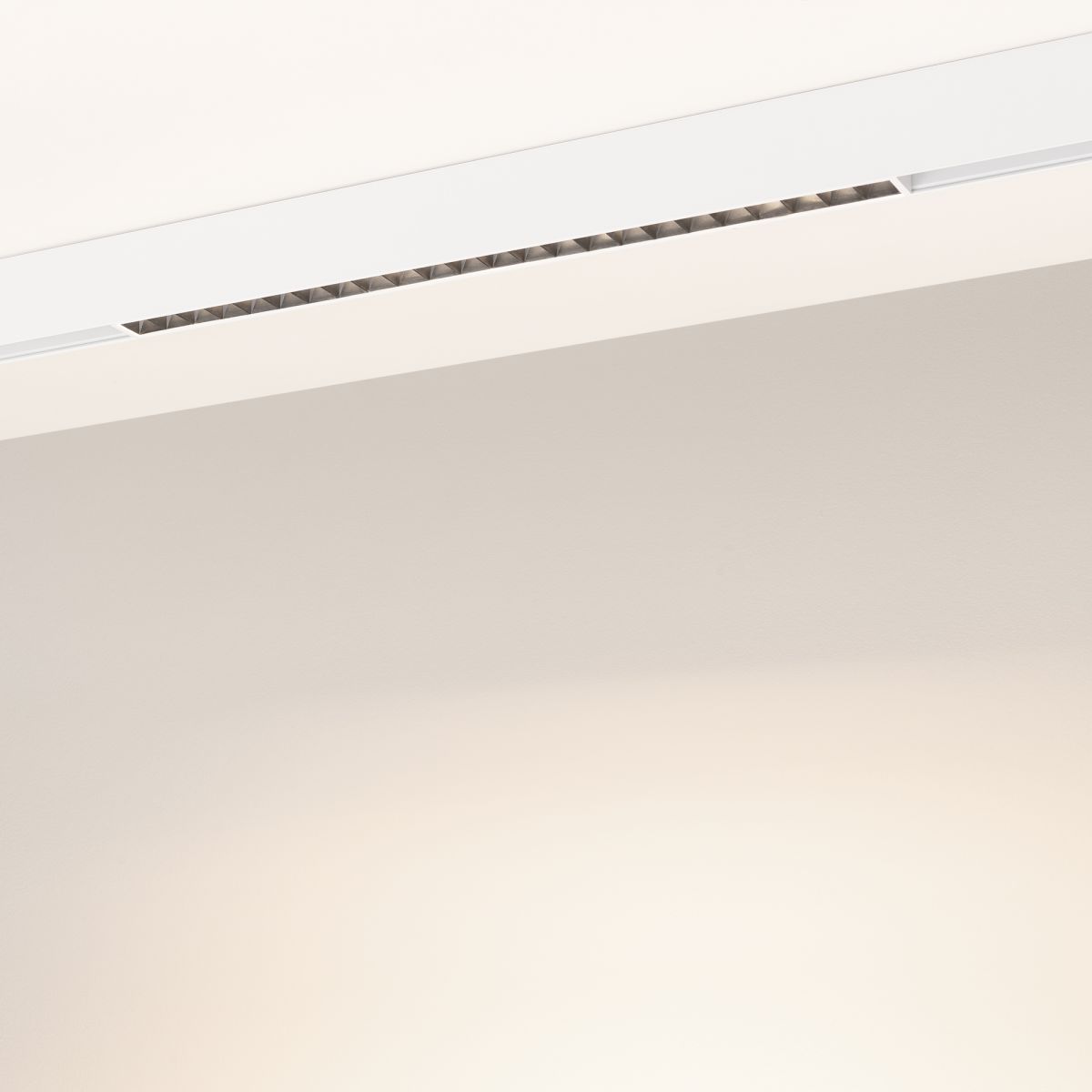 Трековый магнитный светильник Arlight MAG-ORIENT-LASER-L465-16W Day4000 (Белый, 24 deg, 48V) (IP20 Металл) 035848(1)