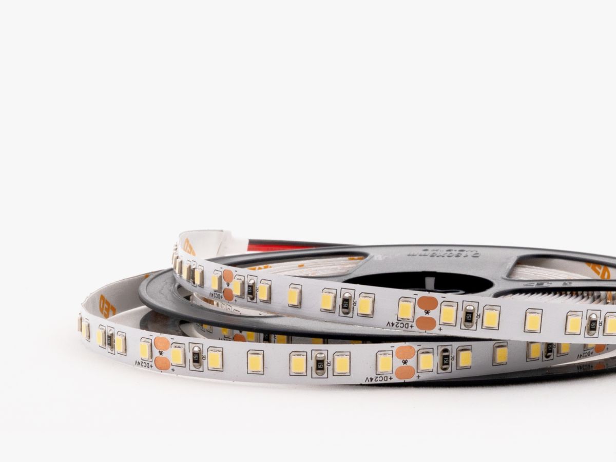 Светодиодная лента LEDS POWER 2835 120/м (9,6Вт/м) 24В нейтральная, серия LIGHT 004174