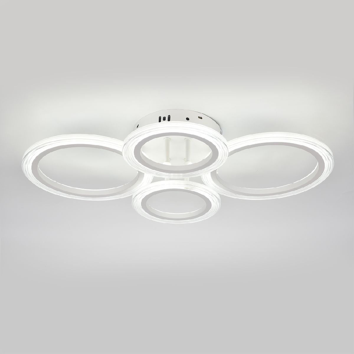 Потолочная люстра Escada Avani 10258/4LED