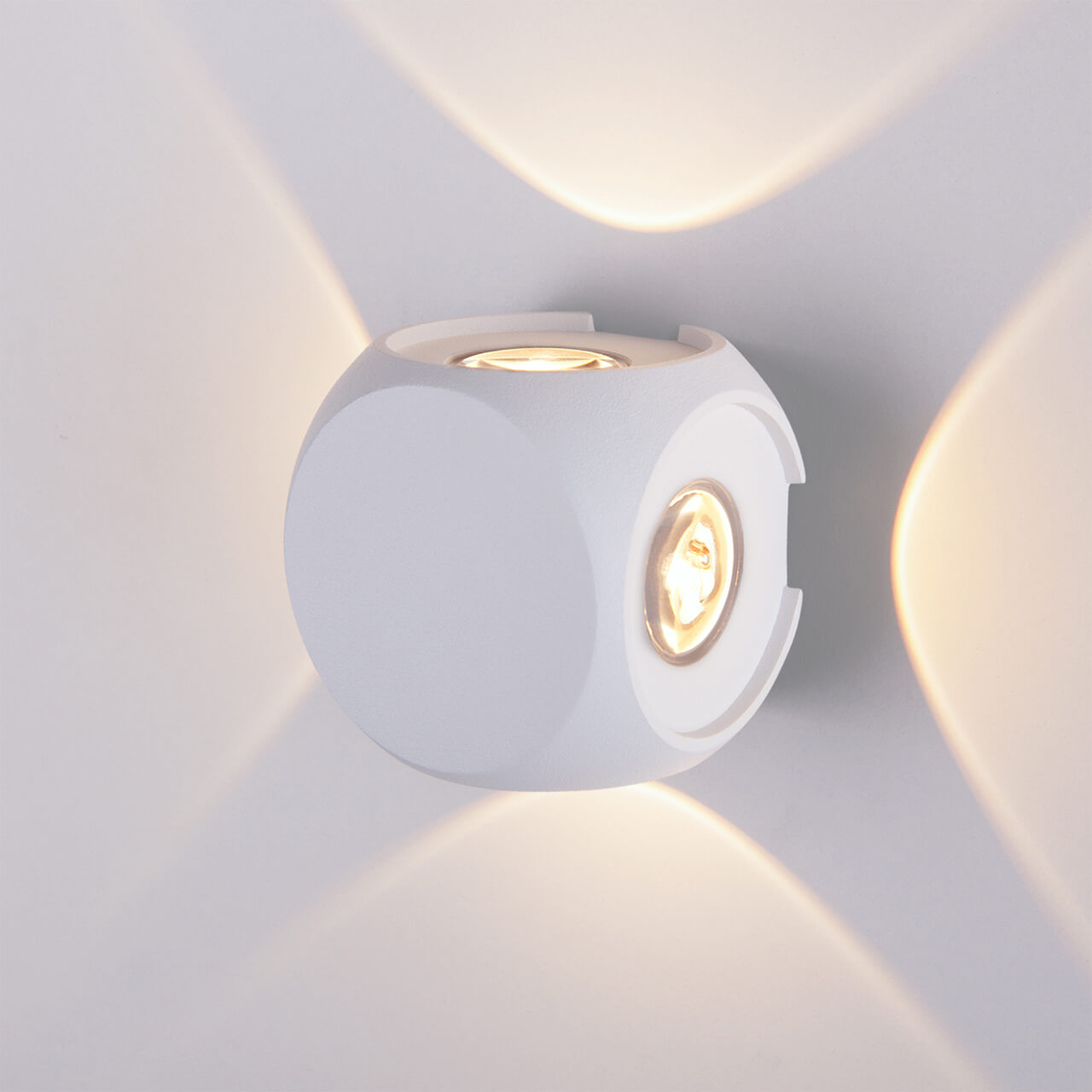 Настенный светильник Elektrostandard 1504 TECHNO LED CUBE белый 4690389147722 в #REGION_NAME_DECLINE_PP#