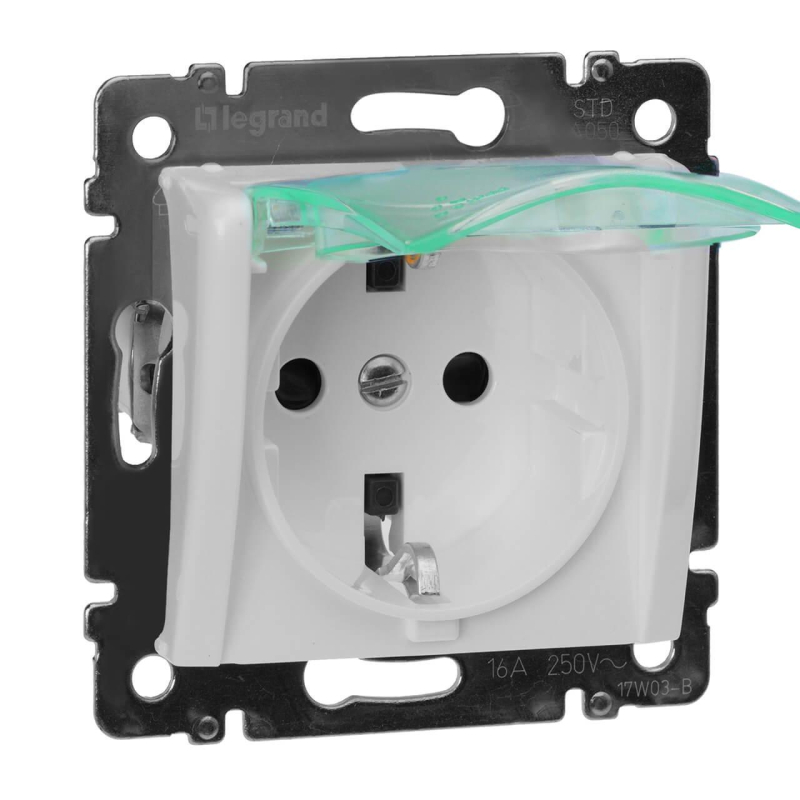 Розетка 2К+З Legrand Valena 16A 250V с/з со шторками крышкой винтовой зажим немецкий стандарт белый 774220 УЦ
