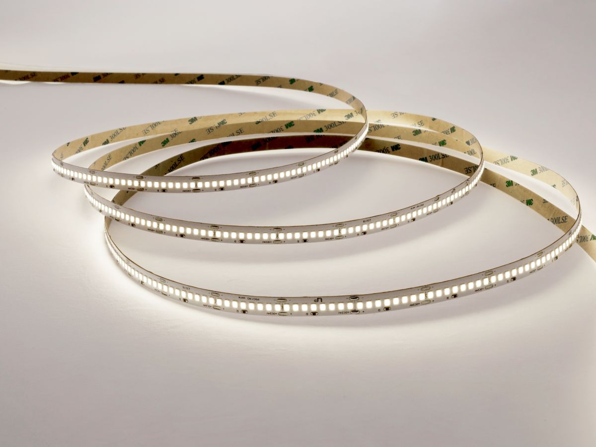 Светодиодная лента LEDS POWER 2835 240/м (22Вт/м) 24В нейтральная 30м/кат, серия ПРО140 005911