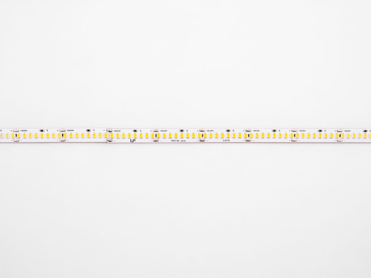 Светодиодная лента LEDS POWER 2835 240/м (22Вт/м) 24В нейтральная 30м/кат, серия ПРО140 005911