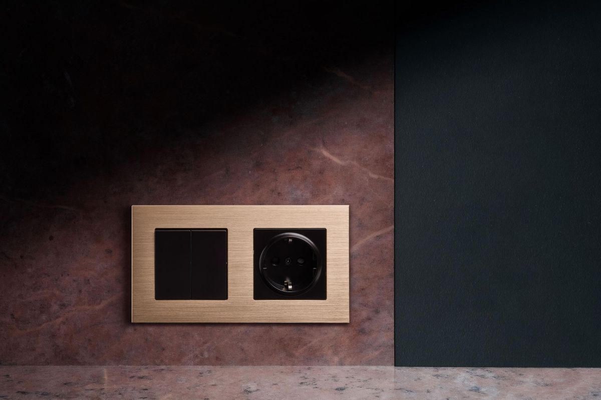 Выключатель 2-клавишный проходной 10А/250В, изогнутый, черный Kollinger REA-R-009BK для Aspekt, Eleganz, Reflex