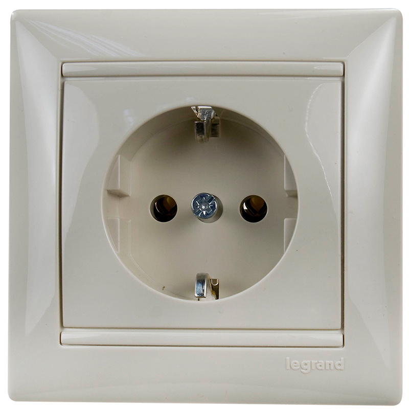 

Розетка 2К+3 Legrand Valena 16A 250V с/з слоновая кость 774323