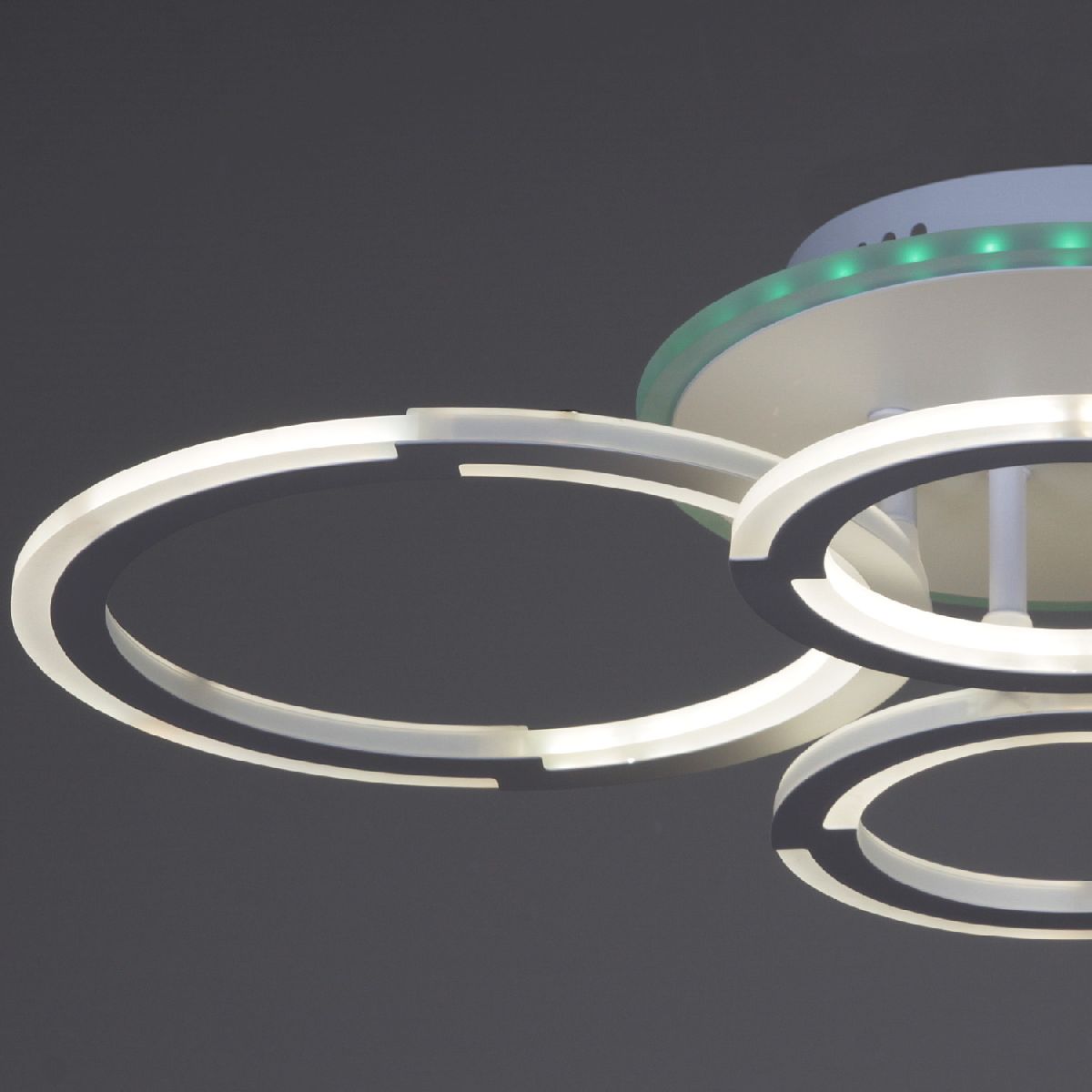 Потолочная люстра Reluce 09820-3.3-2+2A WH (RGB)