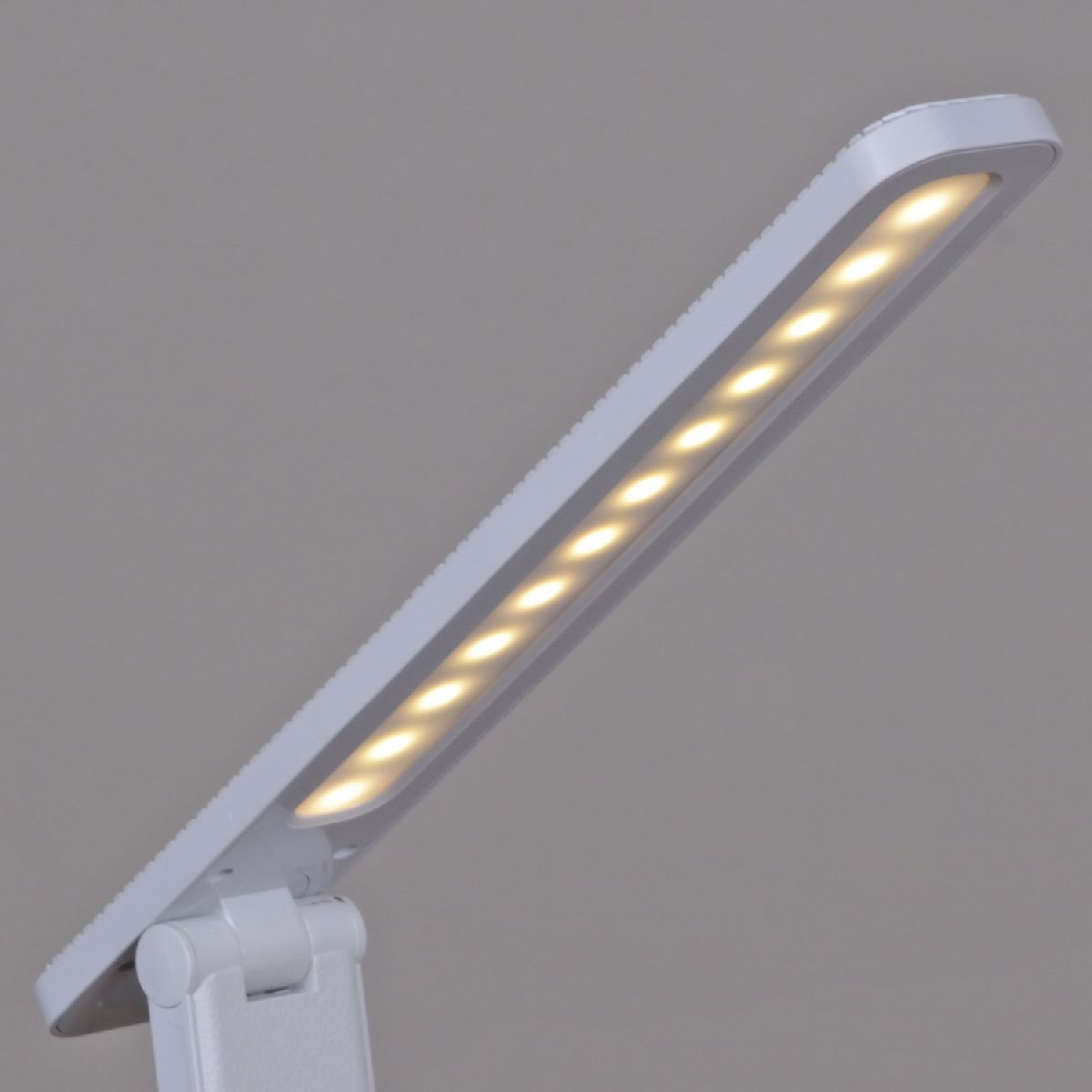 Настольная лампа Reluce 00010-0.7-01D white