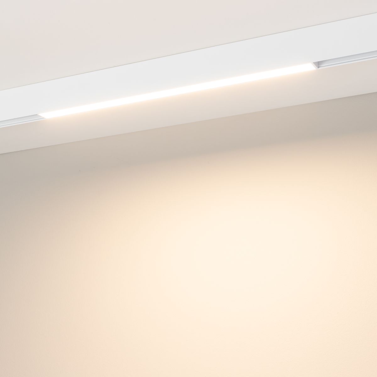 Трековый магнитный светильник Arlight MAG-ORIENT-FLAT-L465-16W Warm3000 (WH, 100 deg, 48V) (IP20 Металл) 035842(1)