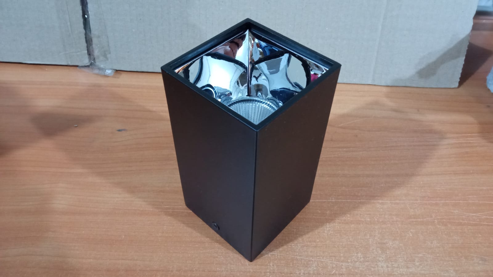 Потолочный светодиодный светильник Favourite Tetrahedron 2400-1U УЦ в Москве