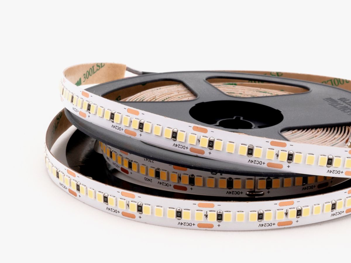 Светодиодная лента LEDS POWER 2835 240/м (18Вт/м) 24В нейтральная 006598