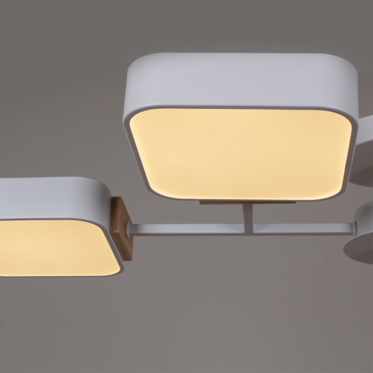 Люстра на штанге Reluce 03363-0.3-04 WH+WOOD