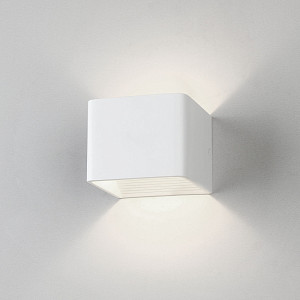 Настенный светодиодный светильник Elektrostandard  Corudo MRL LED 1060 белый 4690389196263 a063686
